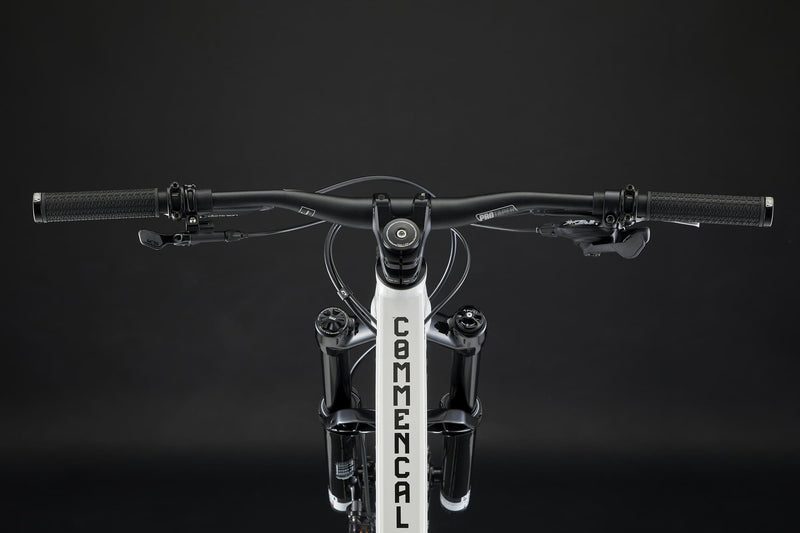 Commencal Kids Clash 24 Mountain Bike