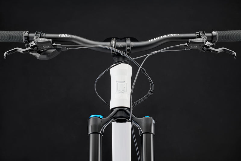 Commencal Meta V5 Essential Pure White 2027