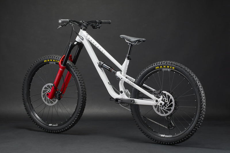 Commencal Clash XS 2027 Pure White