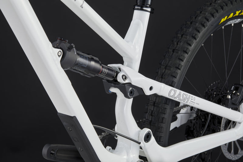 Commencal Clash XS 2027 Pure White